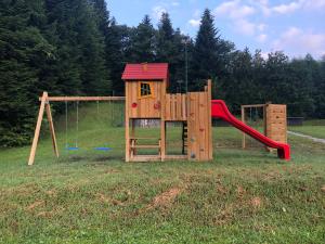 igrala pri igrišču Bezina